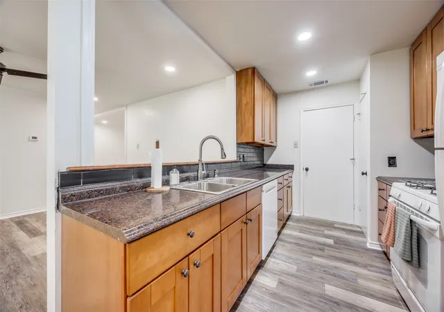 4th image of 2325 N Ricketts St, Sherman, TX 75092 | MLS# 21247266