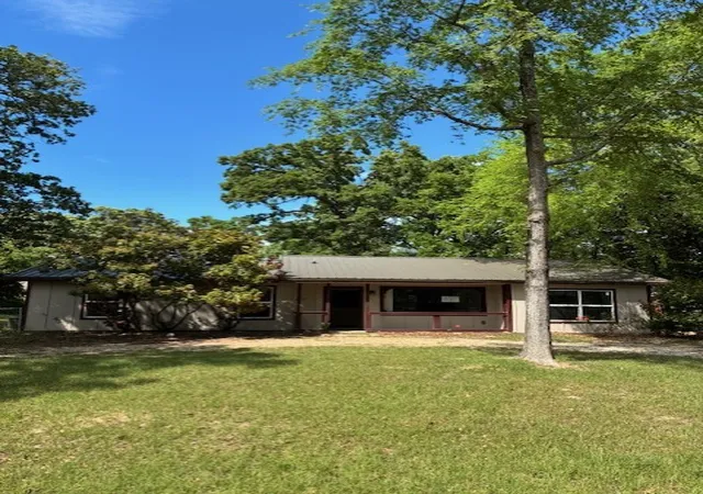 Photo 2 of Single family home for sale at 120 Pierce Dr, Mabank, TX 75156 | MLS# 21236786 | Listing updated on 2026-08-27