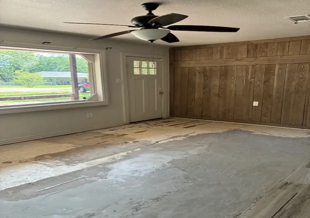 Photo 3 of Single family home for sale at 120 Pierce Dr, Mabank, TX 75156 | MLS# 21236786 | Listing updated on 2026-08-27