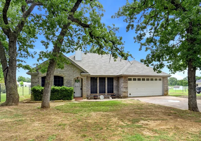 Homes for sale in Weatherford, TX | 109 Sanchez Creek Ct, Weatherford, TX 76088 | MLS# 21246437