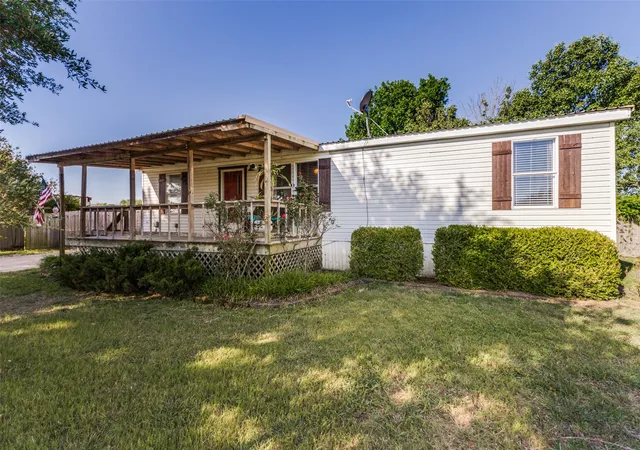 Homes for sale in Ferris, TX | 131 Squires Ct, Ferris, TX 75125 | MLS# 21240856