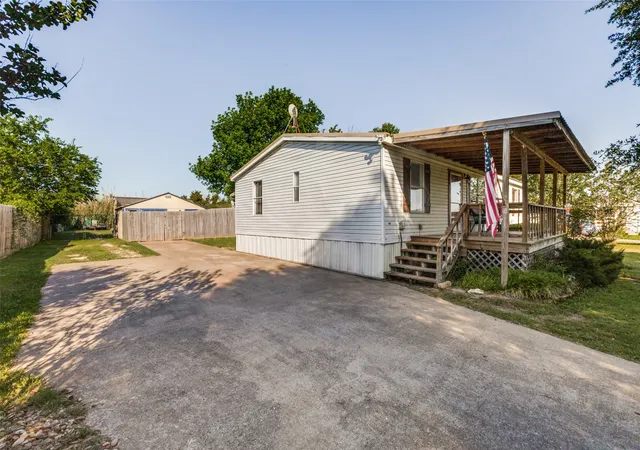Homes for sale in Ferris, TX | 131 Squires Ct, Ferris, TX 75125 | MLS# 21240856