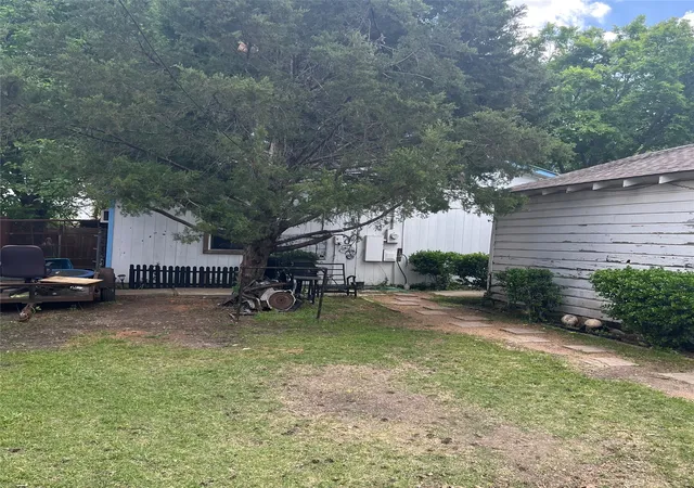 Photo 2 of Single family home for sale at 1608 Coleman St, Mc Kinney, TX 75069 | MLS# 21238313 | Listing updated on 2026-08-17