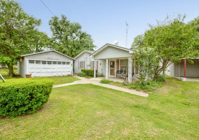 Homes for sale in Whitesboro, TX | 511 Old Center Church Rd, Whitesboro, TX 76273 | MLS# 21246441