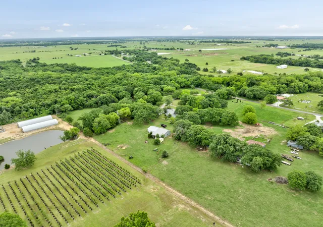 Homes for sale in Whitesboro, TX | 511 Old Center Church Rd, Whitesboro, TX 76273 | MLS# 21246441