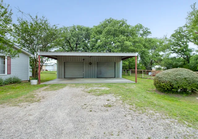 Homes for sale in Whitesboro, TX | 511 Old Center Church Rd, Whitesboro, TX 76273 | MLS# 21246441