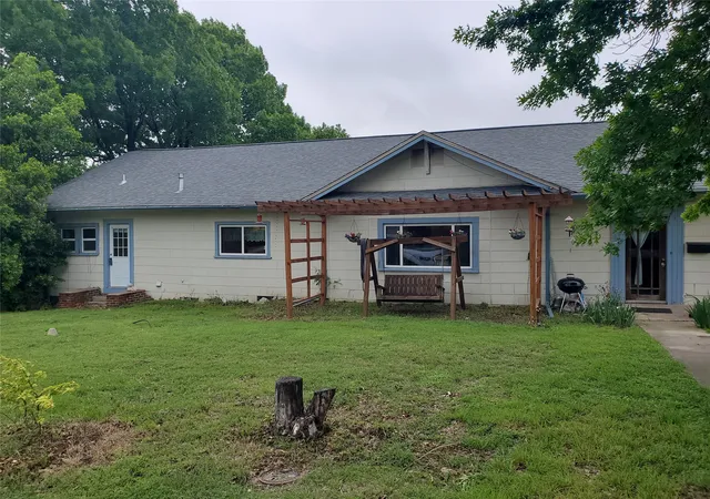 Photo 1 of Single family home for sale at 300 N Church St, Decatur, TX 76234 | MLS# 21247864 | Listing updated on 2026-08-26