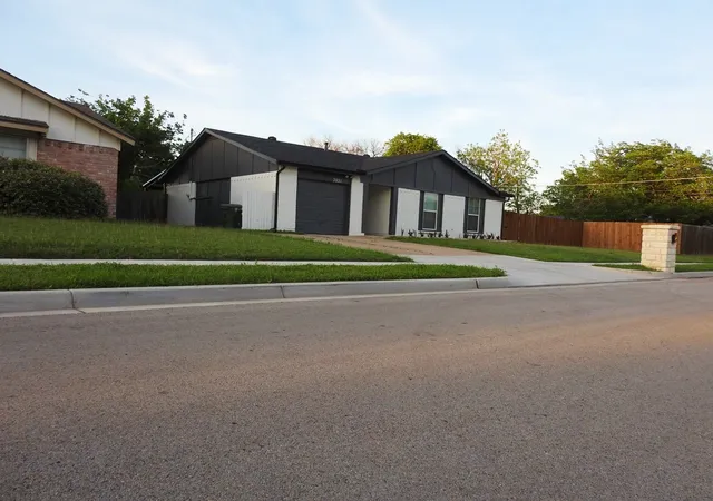 Photo 2 of Single family home for sale at 7021 Southampton Dr, North Richland Hills, TX 76182 | MLS# 21236722 | Listing updated on 2026-08-26