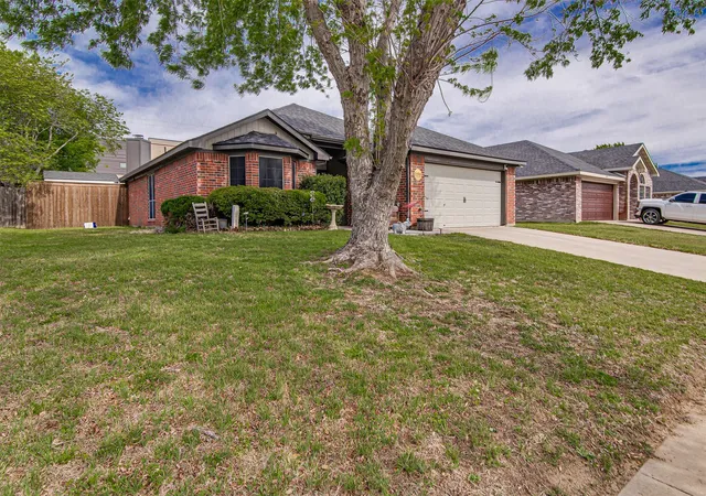 Homes for sale in Burleson, TX | 1054 Vaden Ave, Burleson, TX 76028 | MLS# 21218062