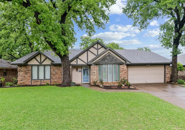 1st image of 5707 Trail Crest Dr, Arlington, TX 76017 | MLS# 21247902