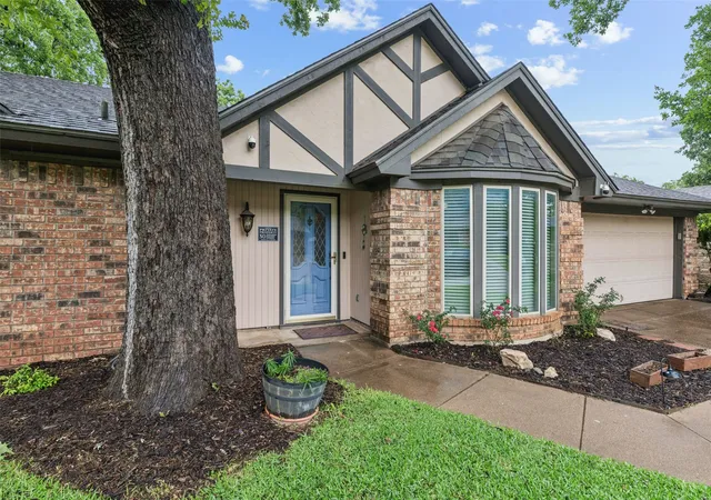 2nd image of 5707 Trail Crest Dr, Arlington, TX 76017 | MLS# 21247902