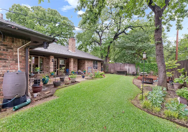 3rd image of 5707 Trail Crest Dr, Arlington, TX 76017 | MLS# 21247902