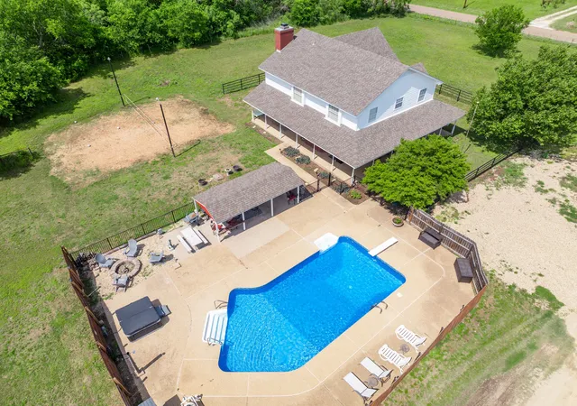 Photo 2 of Single family home for sale at 129 Lemley Ln, Waco, TX 76705 | MLS# 21246386 | Listing updated on 2026-08-31