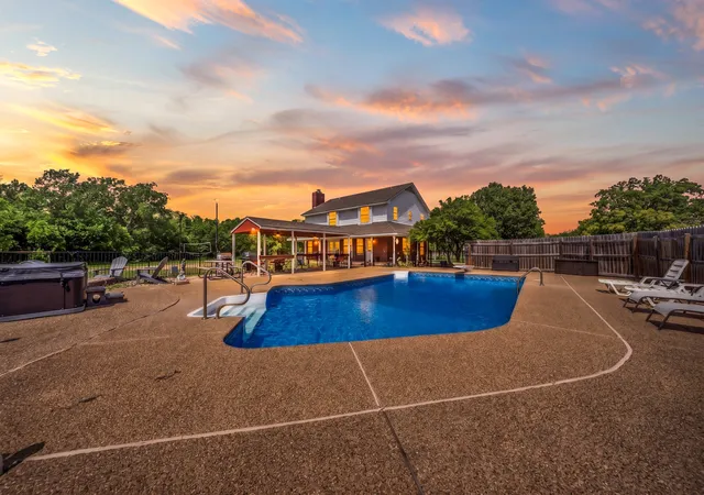Photo 3 of Single family home for sale at 129 Lemley Ln, Waco, TX 76705 | MLS# 21246386 | Listing updated on 2026-08-31