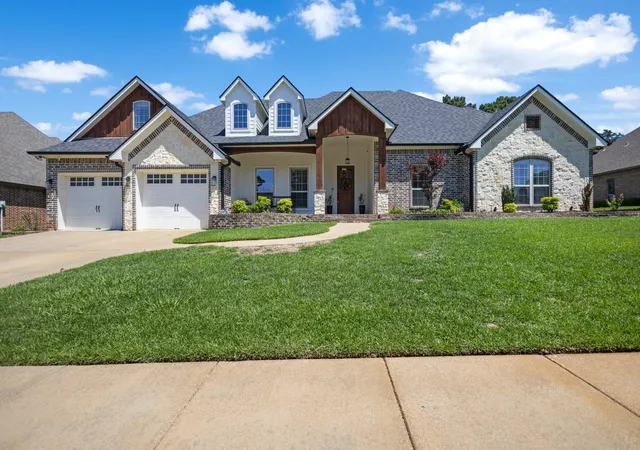 Photo 3 of Single family home for sale at 11176 Fox Trl, Flint, TX 75762 | MLS# 21248287 | Listing updated on 2026-08-22