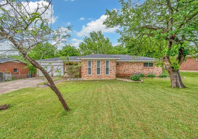Homes for sale in Woodway, TX | 7741 Fairway Rd, Woodway, TX 76712 | MLS# 21248289