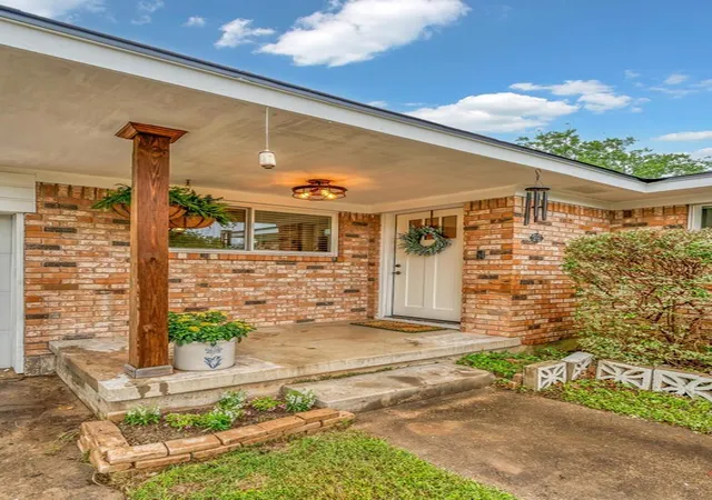Homes for sale in Woodway, TX | 7741 Fairway Rd, Woodway, TX 76712 | MLS# 21248289