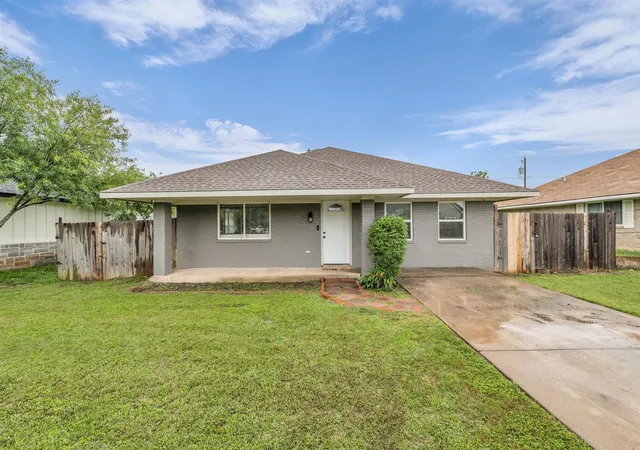 Homes for sale in Mc Gregor, TX | 408 Little Ave, Mc Gregor, TX 76657 | MLS# 21246809