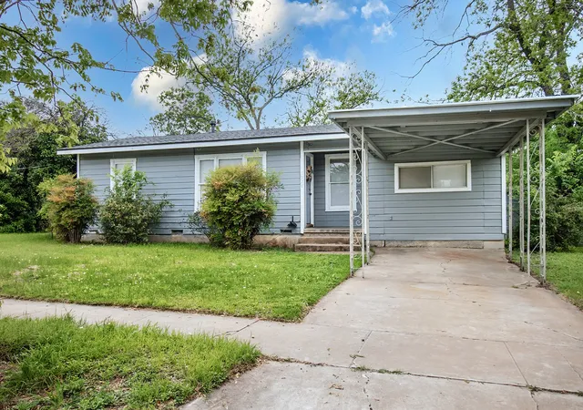 Homes for sale in Brady, TX | 1928 S Walnut St, Brady, TX 76825 | MLS# 21246616