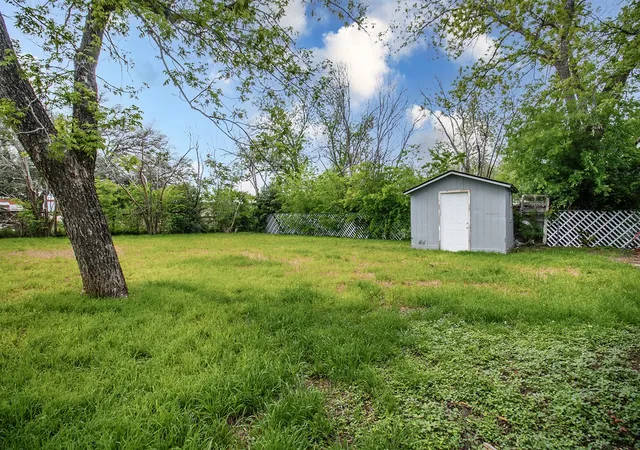 Homes for sale in Brady, TX | 1928 S Walnut St, Brady, TX 76825 | MLS# 21246616