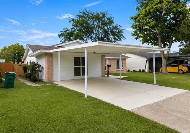 Photo 2 of Single family home for sale at 4019 Topaz Dr, Mesquite, TX 75150 | MLS# 21246446 | Listing updated on 2026-07-18