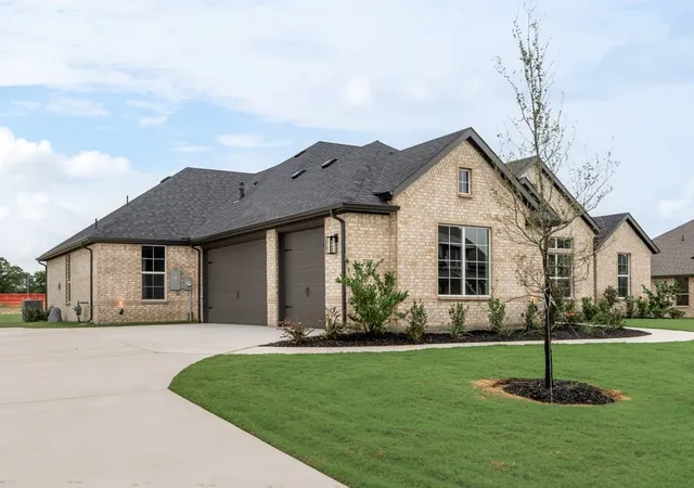 Photo 3 of Single family home for sale at 9317 Wood Duck Dr, Justin, TX 76247 | MLS# 21248507 | Listing updated on 2026-08-20