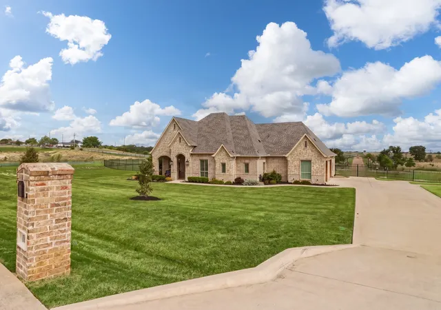 Photo 2 of Single family home for sale at 108 Bearclaw Cir, Aledo, TX 76008 | MLS# 21231708 | Listing updated on 2026-09-16