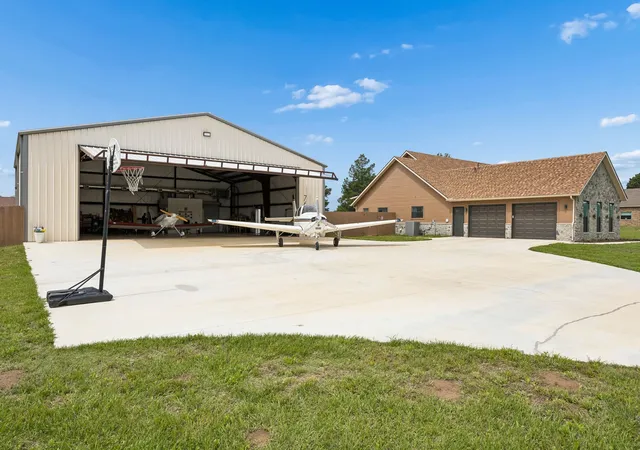 Photo 1 of Single family home for sale at 761 Private Road 7005, Edgewood, TX 75117 | MLS# 21247788 | Listing updated on 2026-08-04