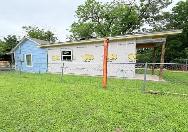 Photo 2 of Single family home for sale at 2724 Flint Ave, Waco, TX 76711 | MLS# 21246830 | Listing updated on 2026-09-18