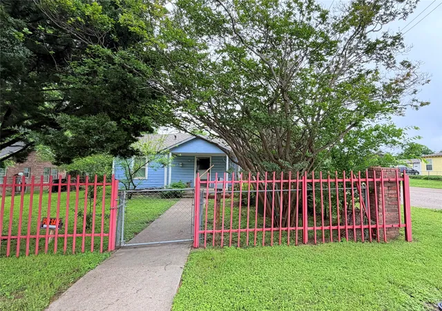 Photo 1 of Single family home for sale at 2724 Flint Ave, Waco, TX 76711 | MLS# 21246830 | Listing updated on 2026-09-18