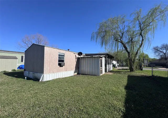 Homes for sale in Knollwood, TX | 115 Valerie Ln, Knollwood, TX 75092 | MLS# 21248719
