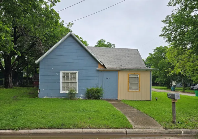 Homes for sale in Gainesville, TX | 602 N Weaver St, Gainesville, TX 76240 | MLS# 21246473