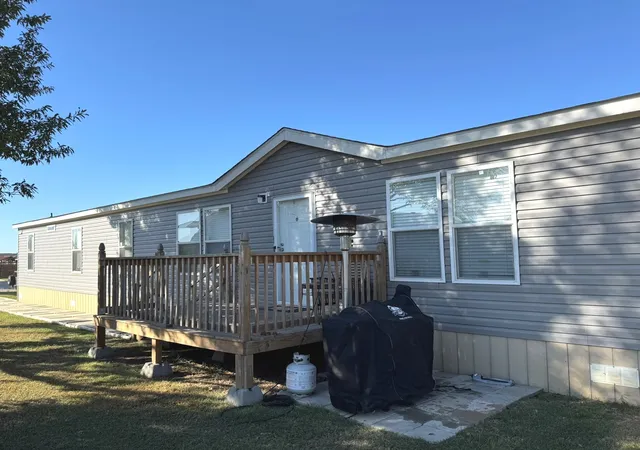 Photo 3 of Manufactured home for sale at 312 Candlewood Cir, Gainesville, TX 76240 | MLS# 21248813 | Listing updated on 2026-10-05