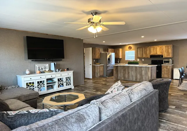 Photo 3 of Manufactured home for sale at 312 Candlewood Cir, Gainesville, TX 76240 | MLS# 21248813 | Listing updated on 2026-10-05
