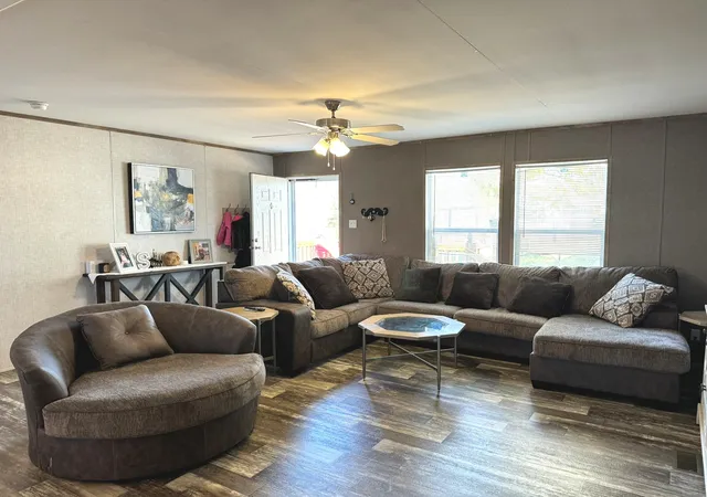 Photo 4 of Manufactured home for sale at 312 Candlewood Cir, Gainesville, TX 76240 | MLS# 21248813 | Listing updated on 2026-10-05