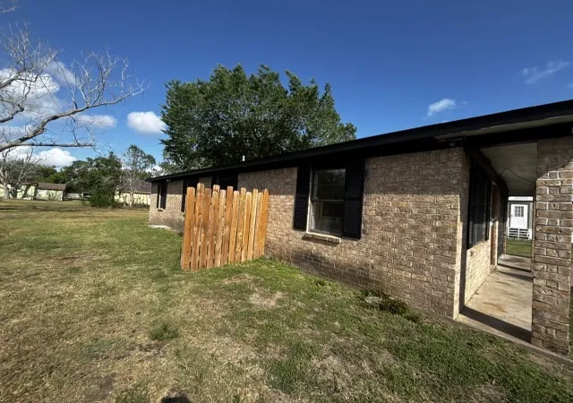 Photo 3 of Single family home for sale at 122 Rosa St, Edna, TX 77957 | MLS# 21248821 | Listing updated on 2026-08-26