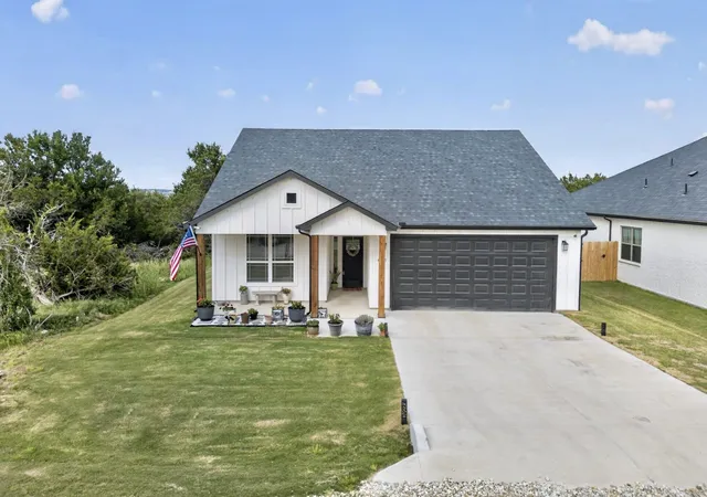 Homes for sale in Granbury, TX | 4605 Eagle Nest Ct, Granbury, TX 76048 | MLS# 21245663