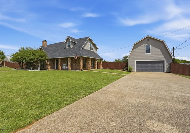 Photo 2 of Sale Pending at 2726 Hill Ln, Cleburne, TX 76031 | MLS# 21248620 | Listing updated on 2026-07-14