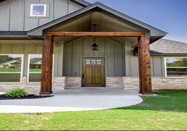 Photo 2 of Single family home for sale at 128 Oak Springs Ln, Weatherford, TX 76087 | MLS# 21248930 | Listing updated on 2026-08-27