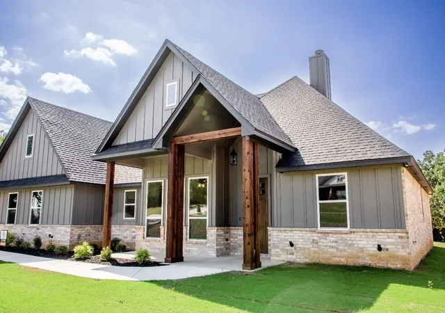 Photo 3 of Single family home for sale at 128 Oak Springs Ln, Weatherford, TX 76087 | MLS# 21248930 | Listing updated on 2026-08-27
