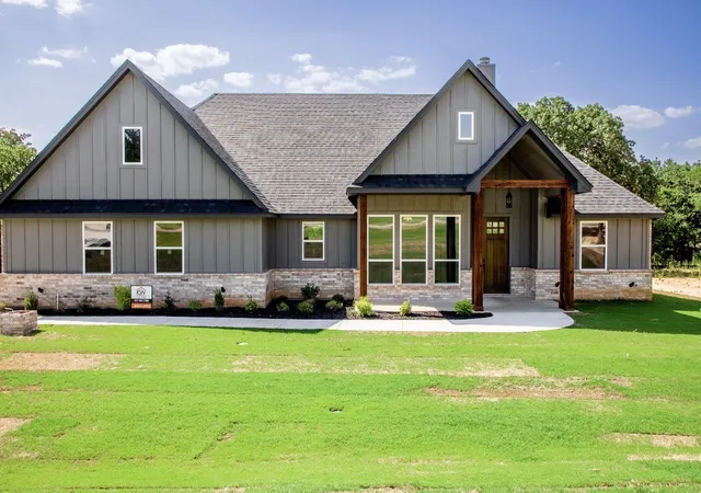 Photo 3 of Single family home for sale at 128 Oak Springs Ln, Weatherford, TX 76087 | MLS# 21248930 | Listing updated on 2026-08-27