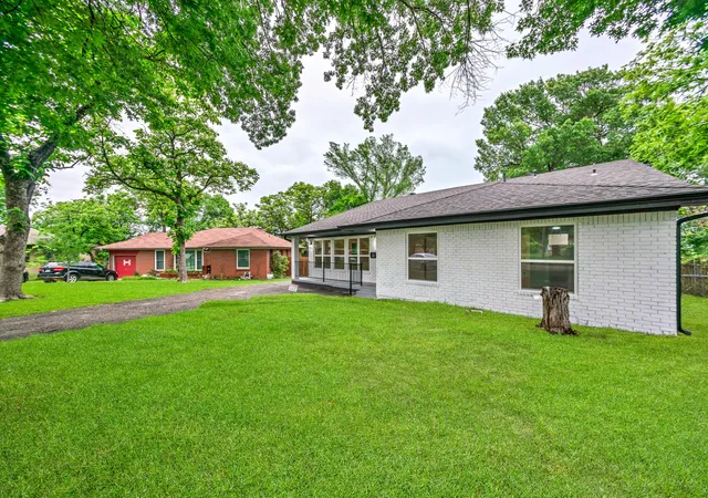 Photo 3 of Single family home for sale at 831 Glen Arbor Dr, Dallas, TX 75241 | MLS# 21246797 | Listing updated on 2026-08-22