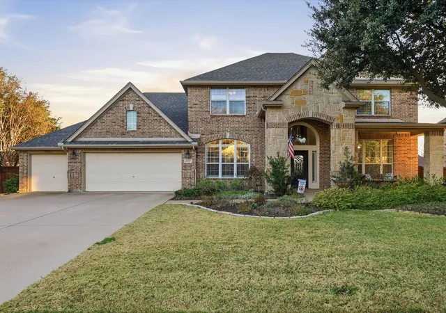 Photo 1 of Sale Pending at 2632 Lakebend Dr, Grand Prairie, TX 75054 | MLS# 21249012 | Listing updated on 2026-07-20