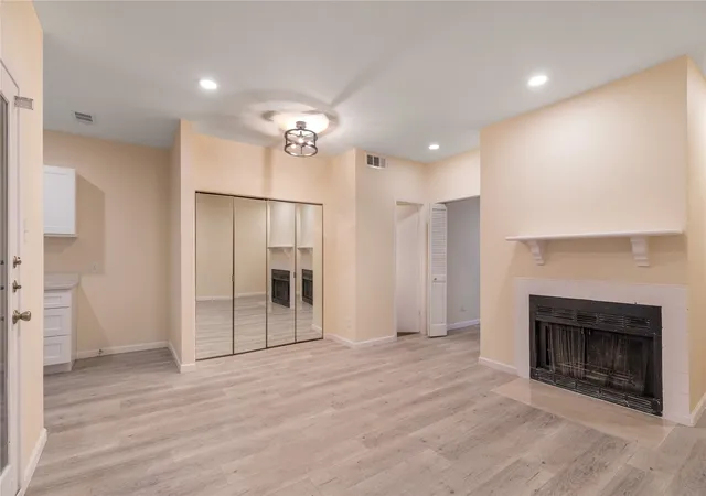 Photo 2 of Condo for sale at 5550 Spring Valley Rd #H23, Dallas, TX 75254 | MLS# 21246016 | Listing updated on 2026-08-25