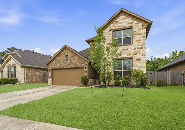 Photo 2 of Sale Pending at 12173 Pearl Bay Ct, Conroe, TX 77304 | MLS# 21249005 | Listing updated on 2026-08-17