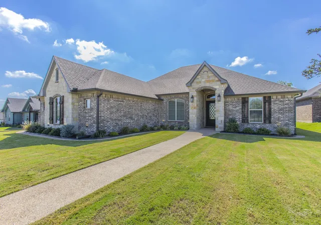 Photo 2 of Single family home for sale at 233 Fox Run Ln, Waco, TX 76706 | MLS# 21248900 | Listing updated on 2026-08-22