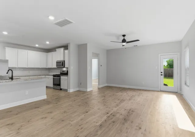 Photo 4 of Single family home for sale at 1308 Windermere Wy, Princeton, TX 75407 | MLS# 21249073 | Listing updated on 2026-09-30