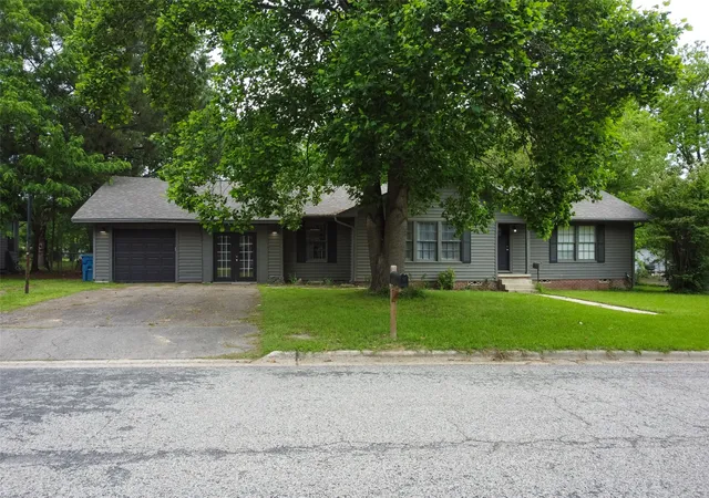 Homes for sale in Mount Pleasant, TX | 1211 Lamar Dr, Mount Pleasant, TX 75455 | MLS# 21248974
