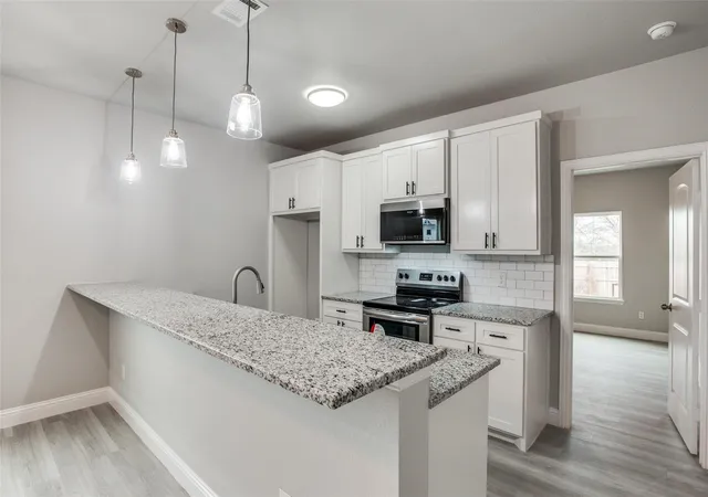 Photo 3 of Sale Pending at 1609 Daniel St, Fort Worth, TX 76104 | MLS# 21248330 | Listing updated on 2026-09-25