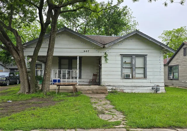 Homes for sale in Gainesville, TX | 607 Moran St, Gainesville, TX 76240 | MLS# 21249216